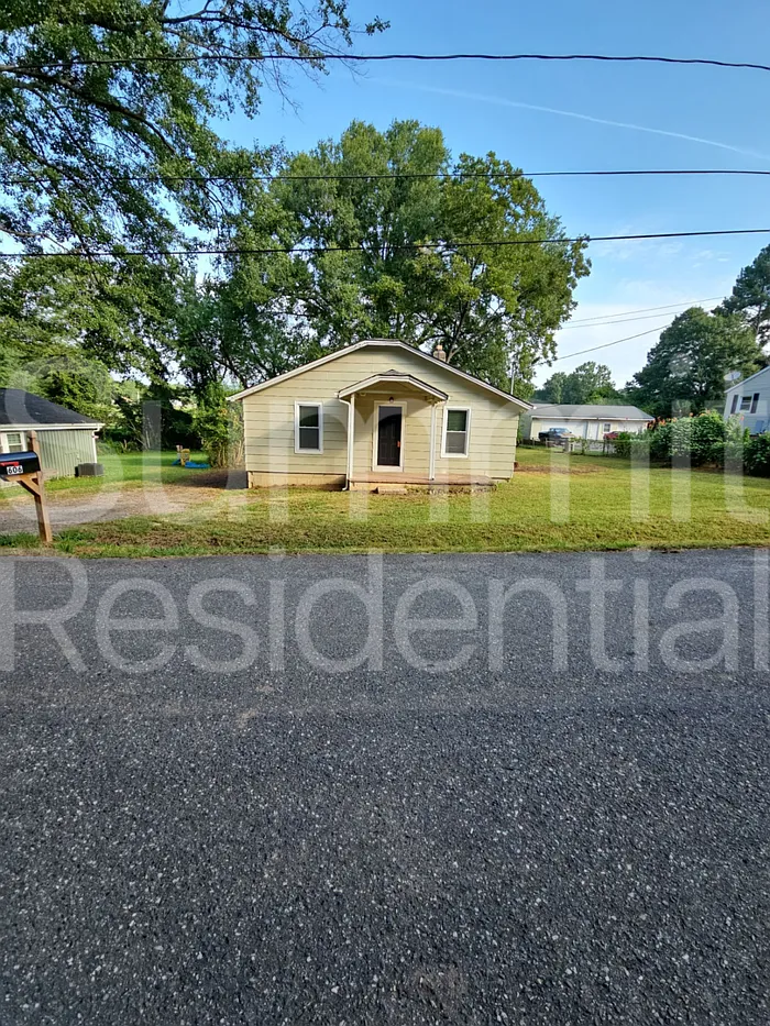 2 bed, 1.0 bath, 780 sqft, $1,145 — Photo 1