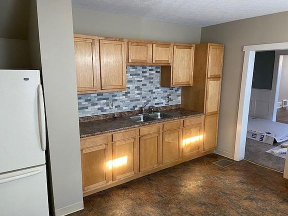 3rd image of 1372 W 73rd St #1