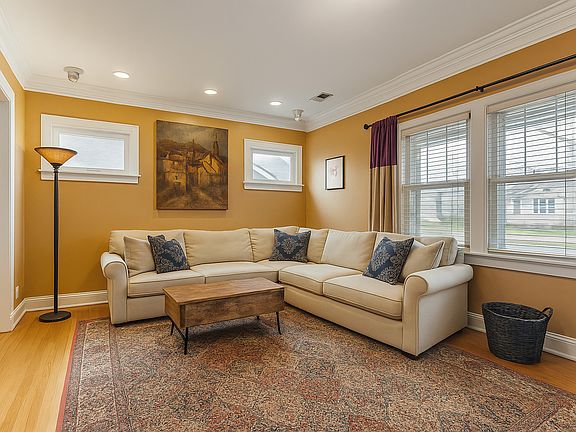 5th image of 1304 E Prairie Ave