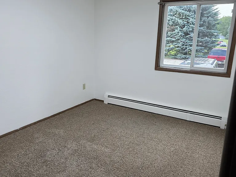 618 Heritage Dr #12 — Photo 4