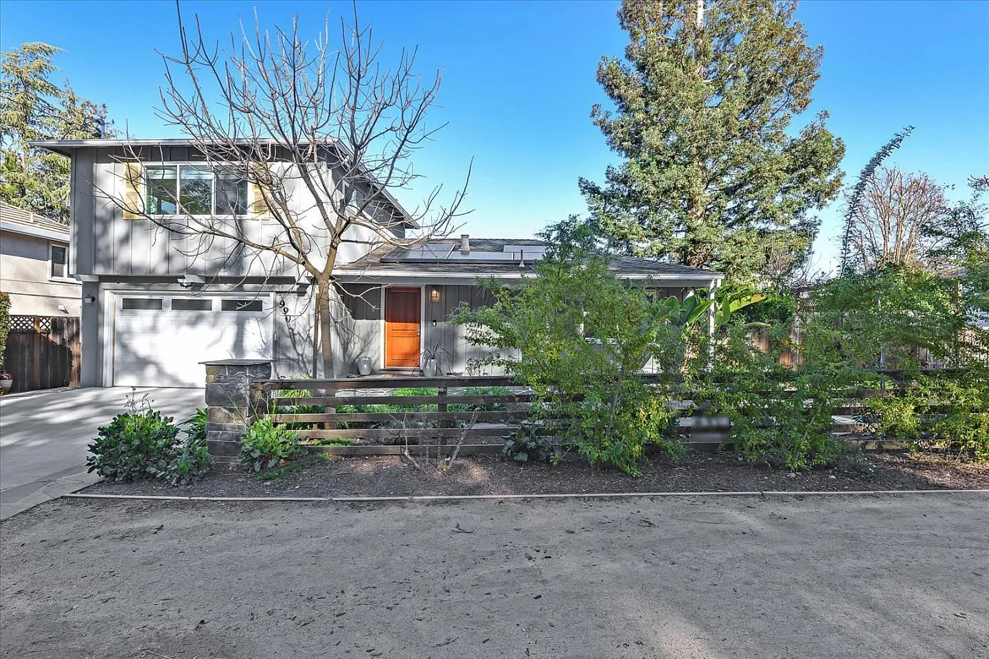 990 Terrace Dr photo 1