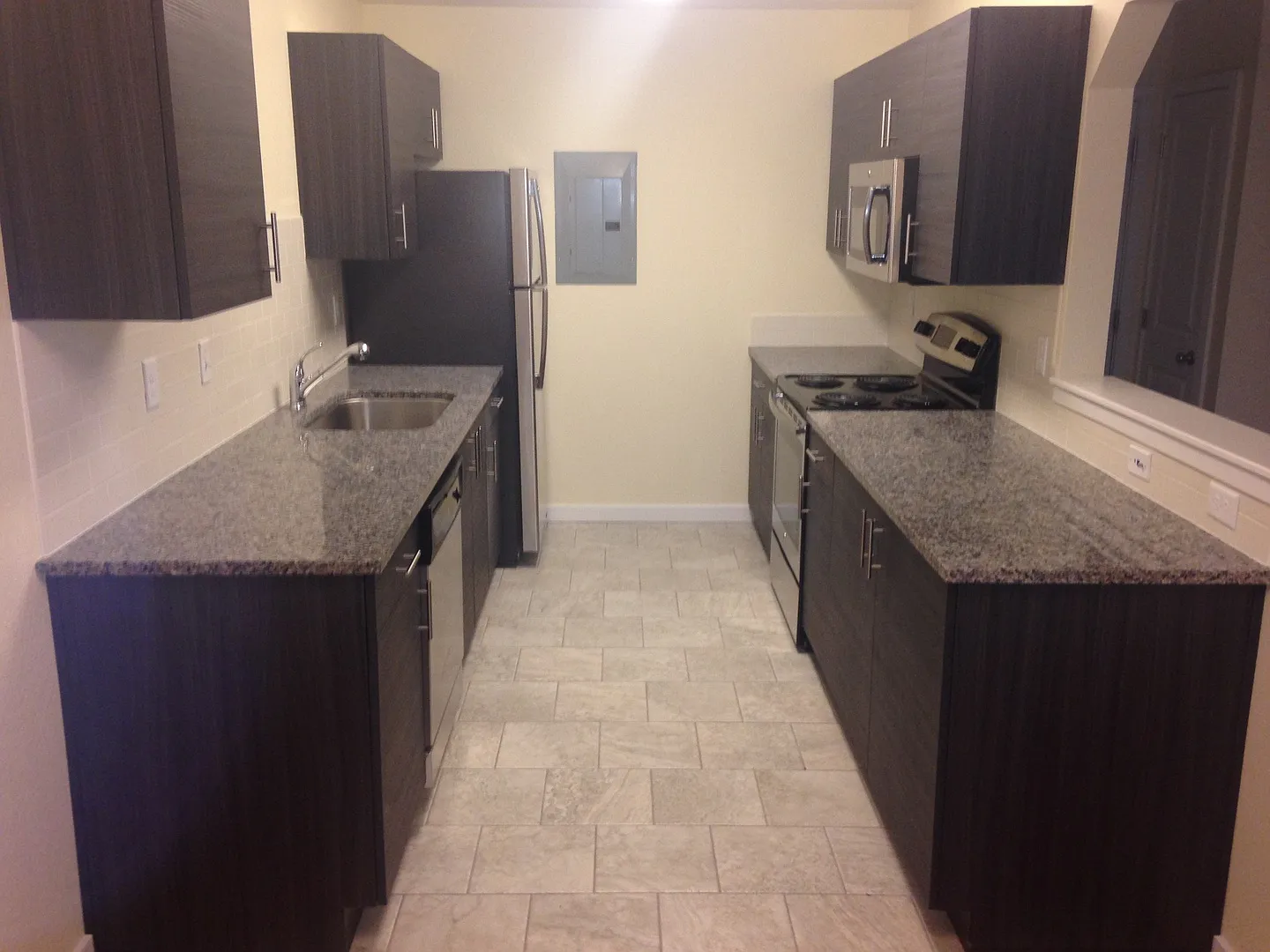 The most Beautiful Renovated Apartments - 1 block form Botanical Gardens — Photo 4