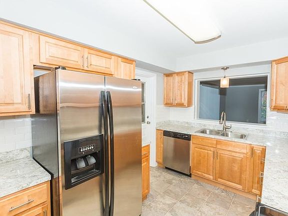 3rd image of 1404 N Palm Dr