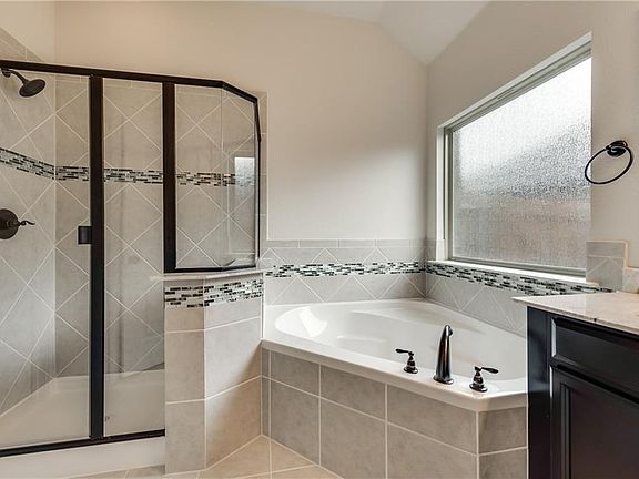 4th image of 716 Lake Sierra Way