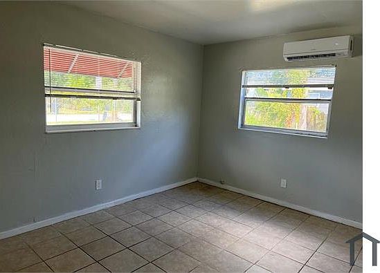 3rd image of 2475 18th Ave S #10
