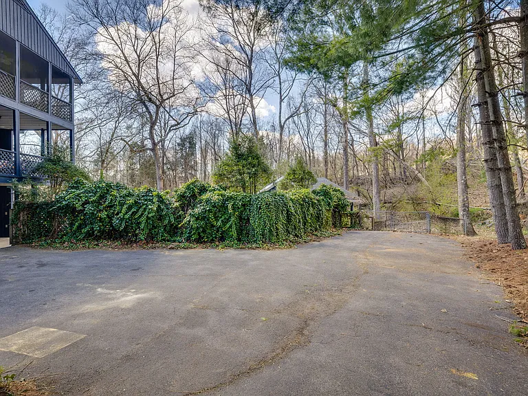 5009 Emerald Dr — Photo 33