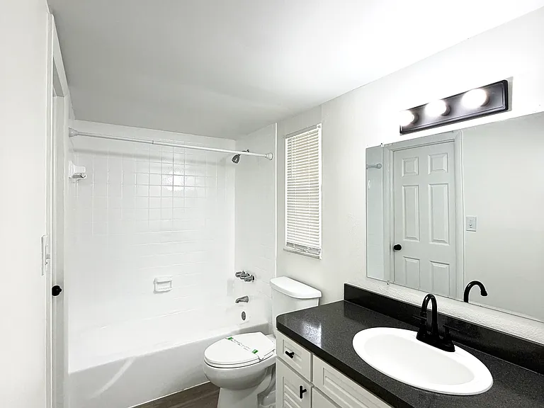 WestShore Apartments — Photo 14