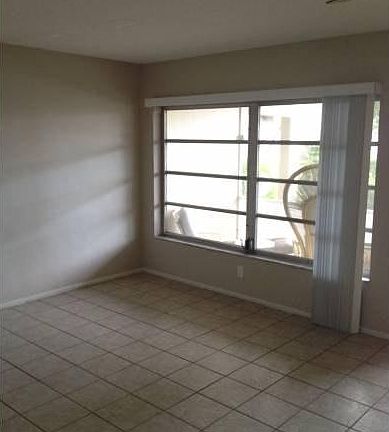4th image of 601 Pine Dr APT 104