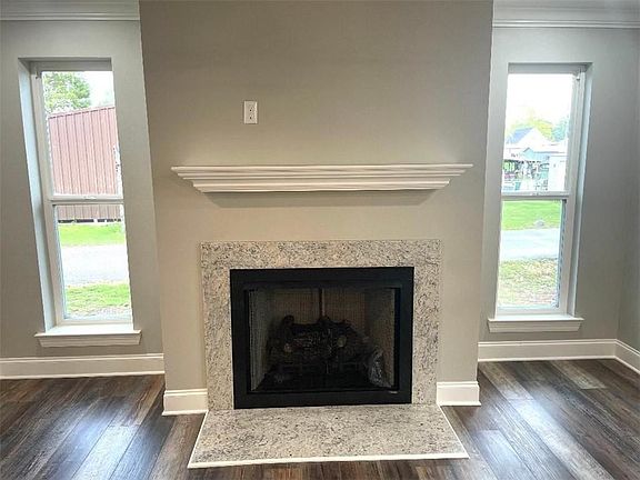 5th image of 22258 Chinquapin Ave
