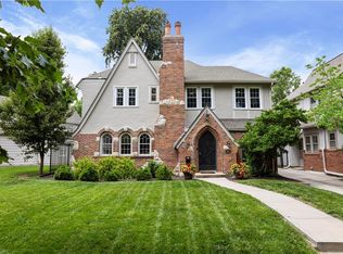 660 Romany Rd, Kansas City, MO 64113