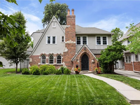 660 Romany Rd, Kansas City, MO 64113
