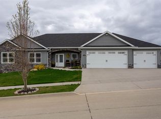 1369 S Pointe Dr, Dubuque, IA 52003