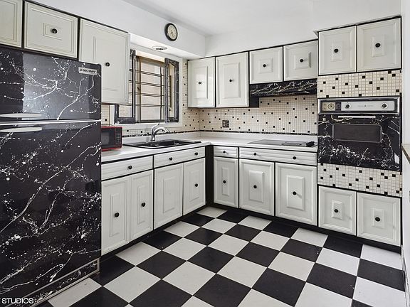 5th image of 6961 N Oakley Ave APT 302