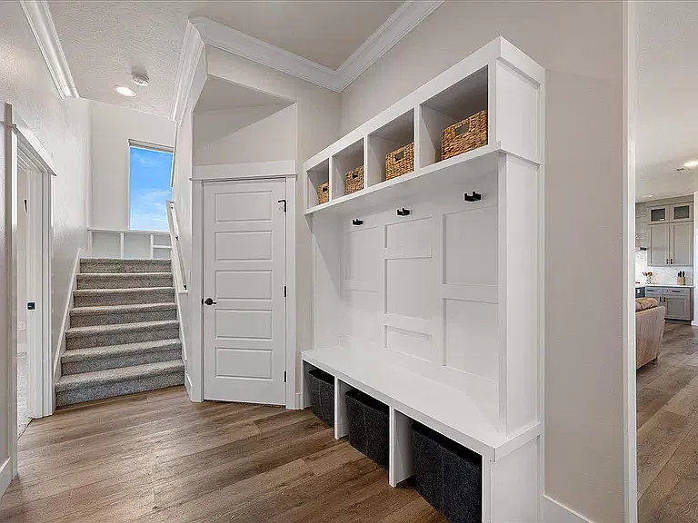 5 bed, 2974 sqft, $4,395 — Photo 4