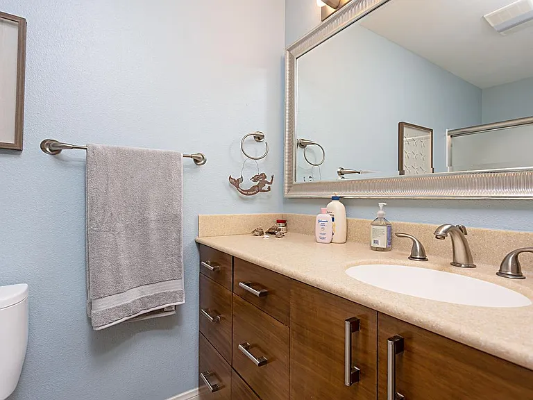 Full Bathroom #2