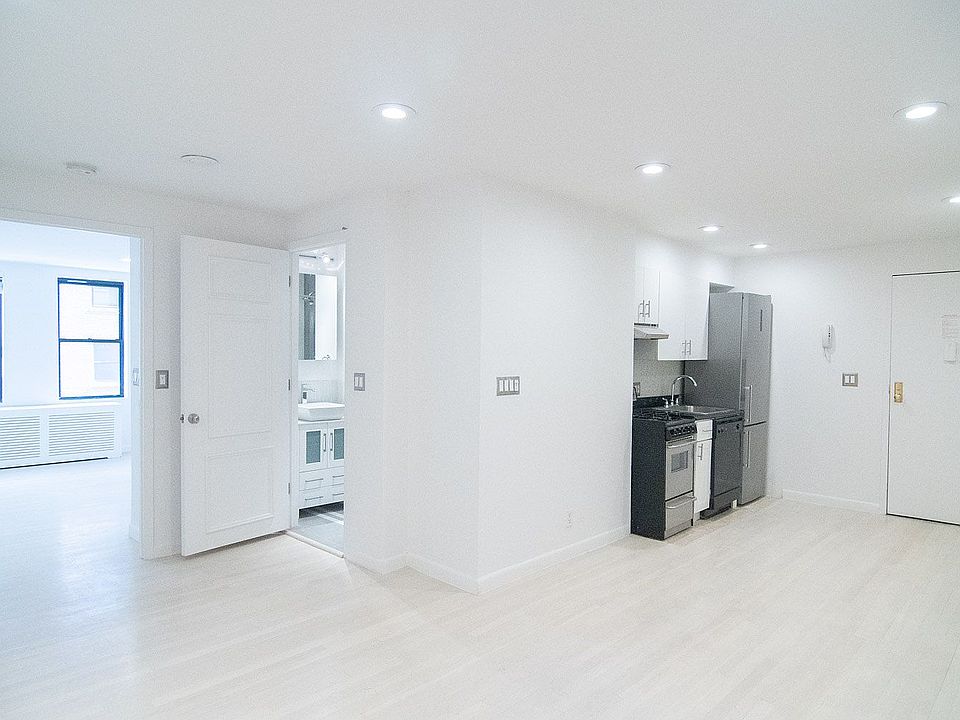 1st image of 150 W 58th St APT 8B