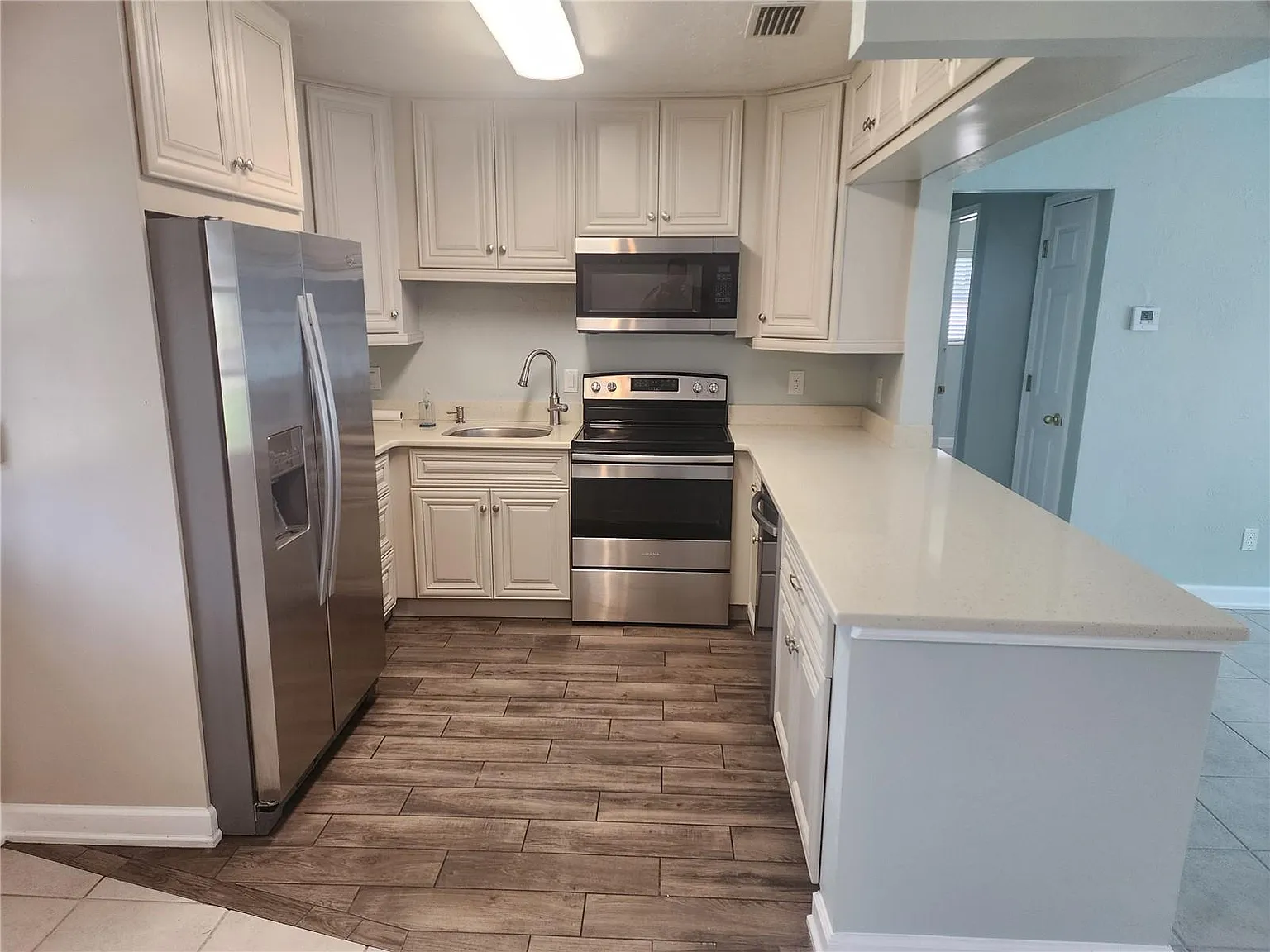 4 bed, 1200 sqft, $2,600 — Photo 3