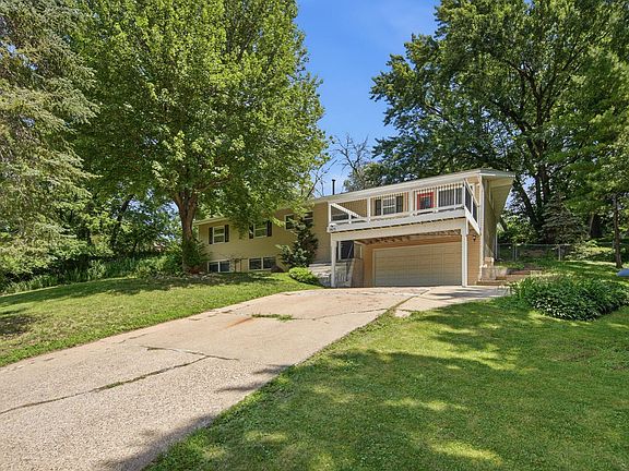 2nd image of 1475 Valley Dr