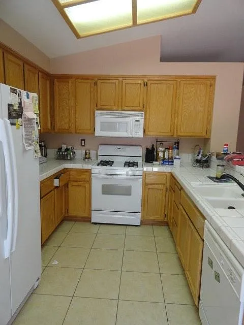 3 bed, 1850 sqft, $2,950 — Photo 4