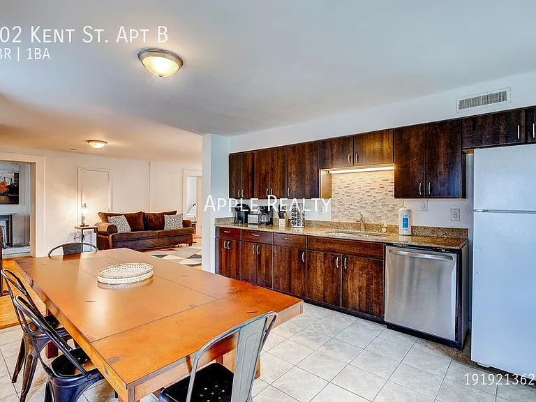 802 Kent St #B — Photo 3