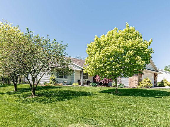 3rd image of 777 W Dogwood Dr
