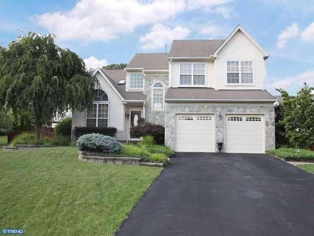 1st image of 27 Woodbine Ct
