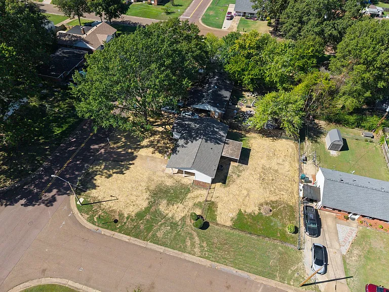 1860 Brookhaven Dr — Photo 32
