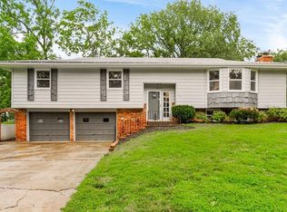 8129 W 56th Ter, Overland Park, KS 66202