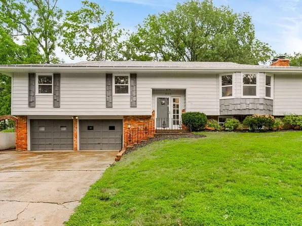 8129 W 56th Ter, Overland Park, KS 66202