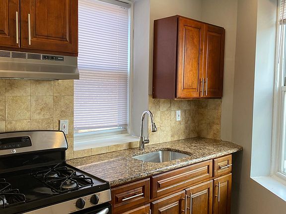 4th image of 536 W King St #A1