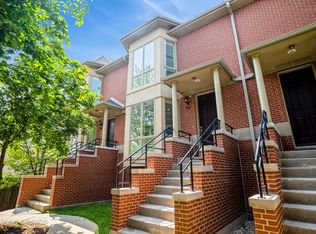 92 Legacy Ln, Wheeling, IL 60090