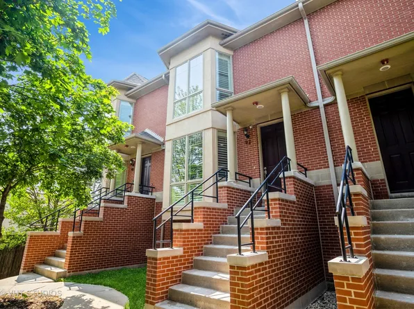 92 Legacy Ln, Wheeling, IL 60090