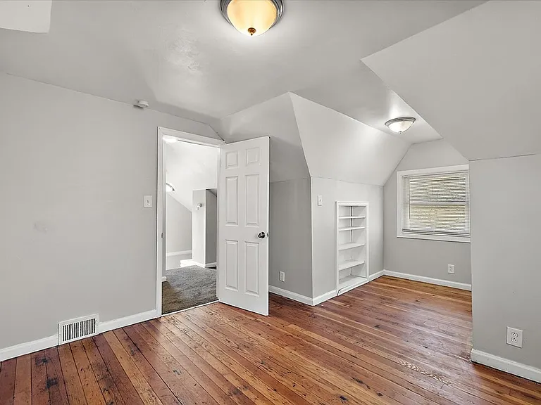 10500 Somerset Ave — Photo 9