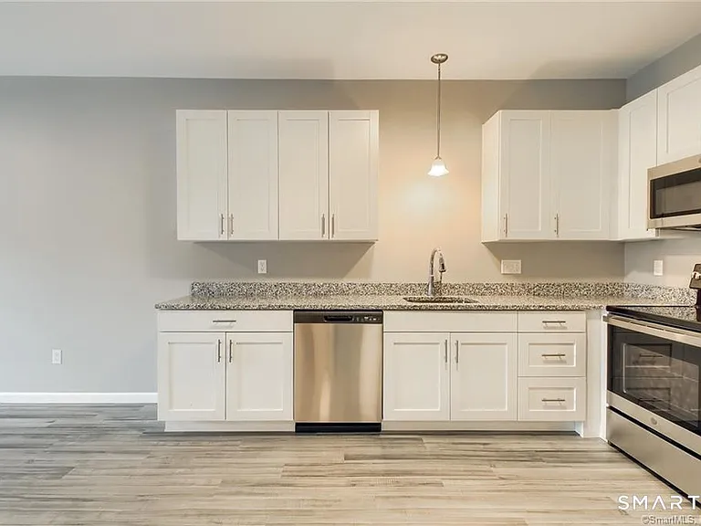 9 Steele Blvd #306 — Photo 4