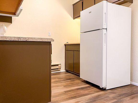 3rd image of 509 Girard Blvd SE APT F