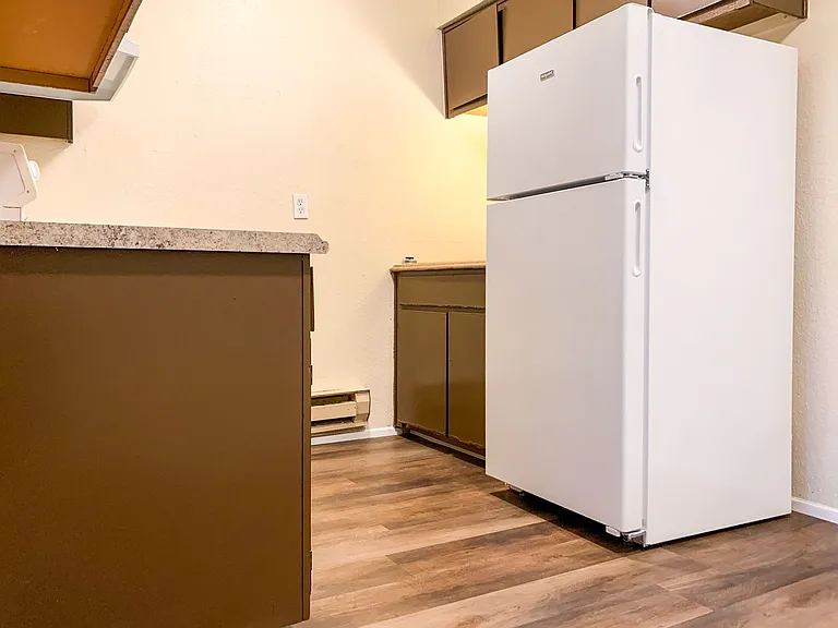 Spacious 2 Bedroom Apartment with Private Patio — Photo 4