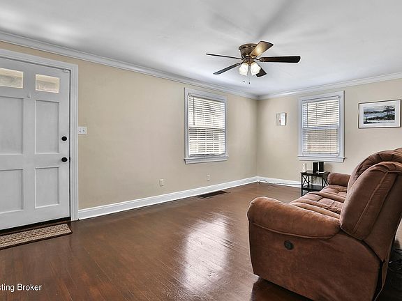 4th image of 712 Greenwood Ct