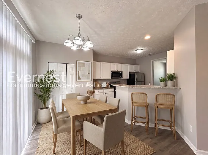 3 bed, 3.0 bath, 1900 sqft, $2,095 — Photo 3