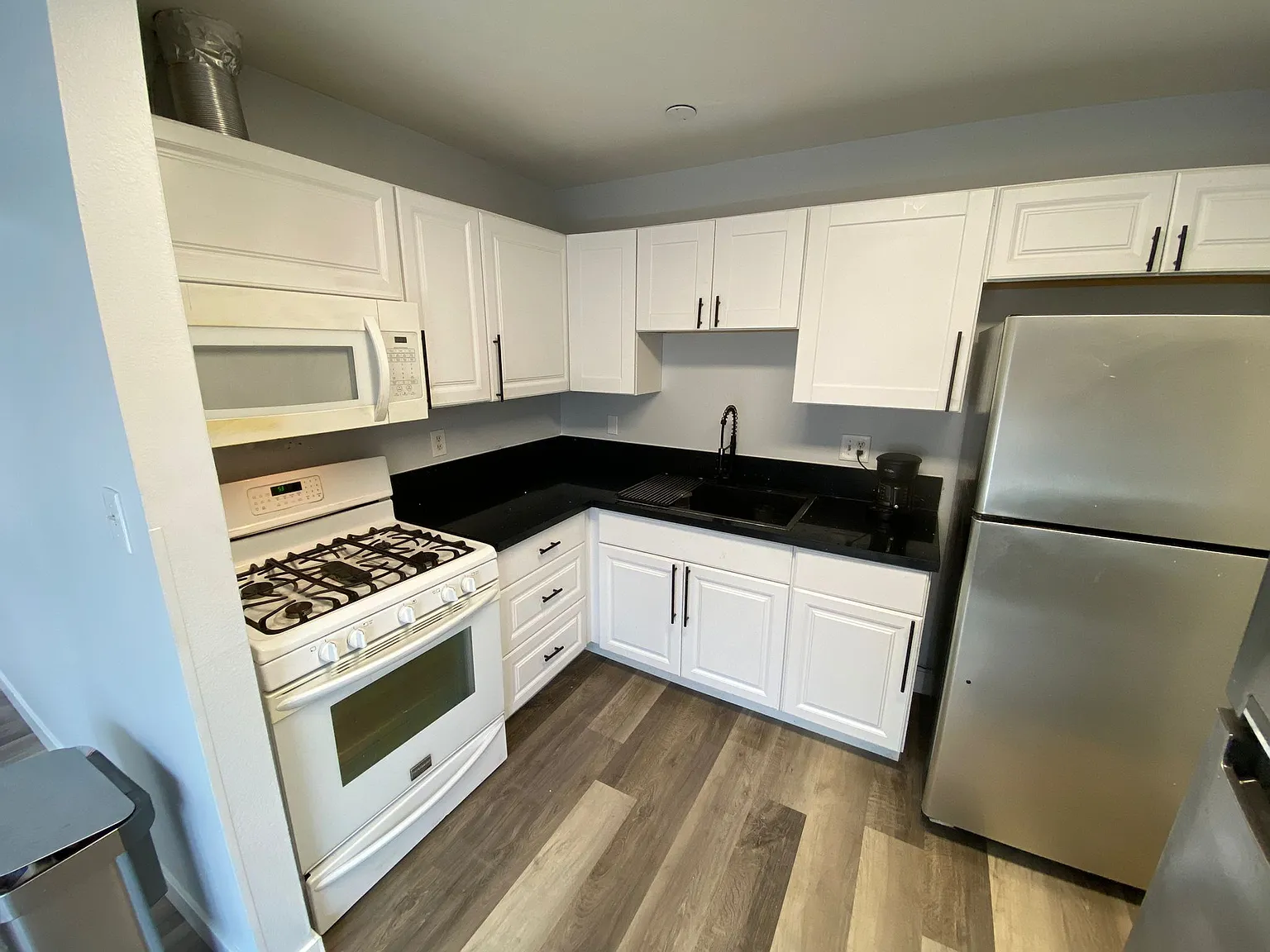 8 bed, 1036 sqft, $675 — Photo 2