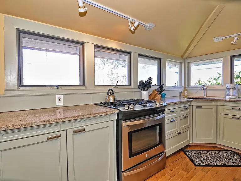 660 Washington St — Photo 11