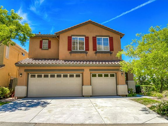3rd image of 15 Pinnacle St