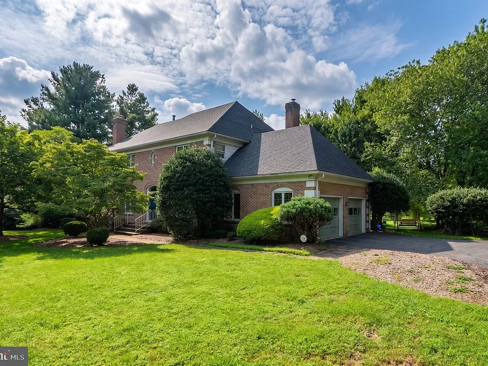 26 Holly Leaf Ct