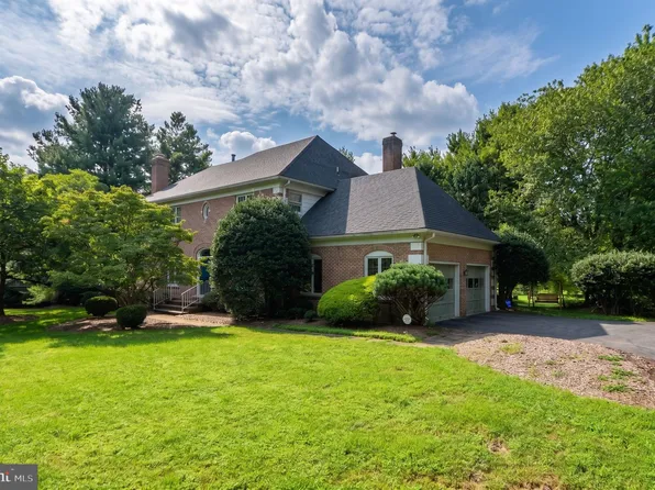 26 Holly Leaf Ct, Bethesda, MD 20817