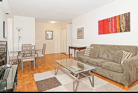 2nd image of 210 E 47th St #3J1