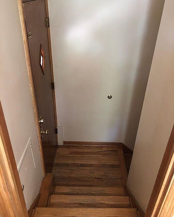 Backdoor&Stairs to basement