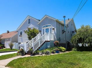2470 Riverside Dr, Wantagh, NY 11793