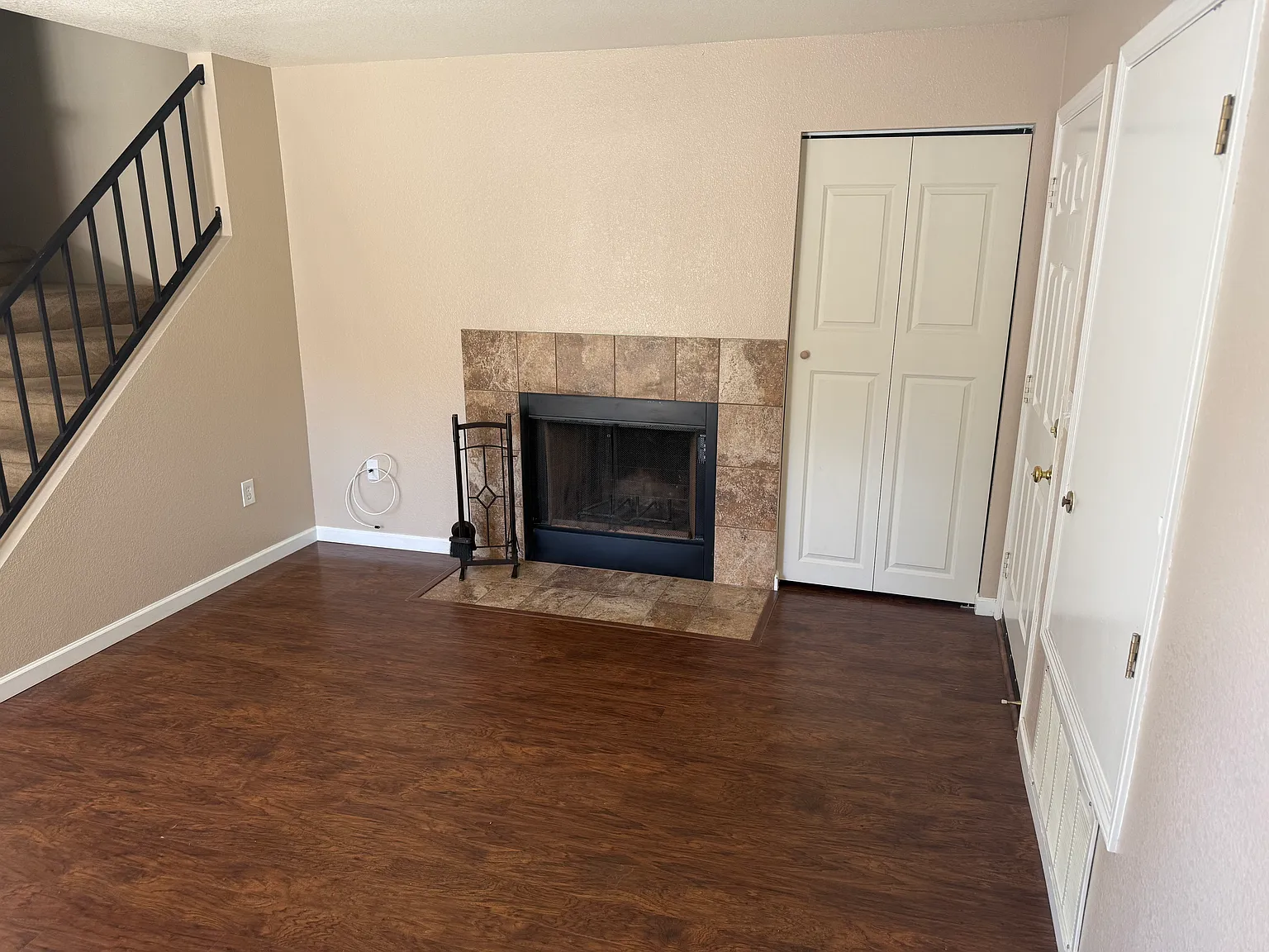 1 bed, 1.5 bath, 900 sqft, $1,800 — Photo 3
