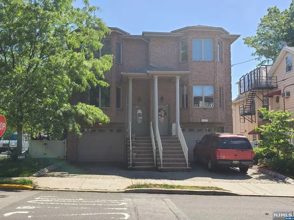 442 Washington Ave, Cliffside Park, NJ 07010