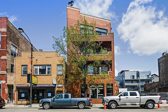 1st image of 1526 W Chicago Ave APT 2