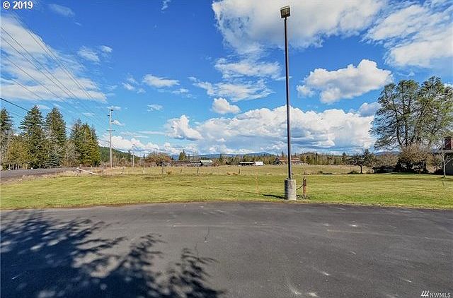2nd image of 4747 Spirit Lake Hwy